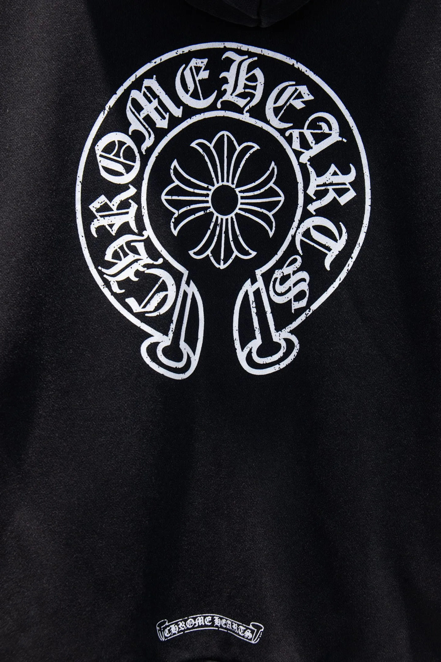 P360 🆕Chrome hearts distressed new distressed double zipper jacket. The os version is really charming. The Chrome family is really unique. Every new season has the best version. It is very practical and can be worn casually. Nice✔️ - ⚠️100% cotton. Made of custom-dyed terry cotton sweatshirt surface, 450g double-ply double yarn, comfortable to the touch. Made from imported knitting needle carded cotton, the thickness is moderate, drapey and contoured, making the upper body comfortable! ! It is very tolerant to fat body types and can instantly lose five pounds after wearing it!  The front cuffs and back chest are made of direct-injection printing environmentally friendly glue material, using a mechanized printing process. Mechanical printing has high precision, the positioning accuracy can reach ±0.02mm, and the quality is stable. Adding distressed elements to the body of the garment greatly increases the interest of the garment; it has a unique visual effect.  Hem Loose closing Double-layer fabric Good closing effect Exquisite hemming Color: Washed black Size: S-M-L-XL